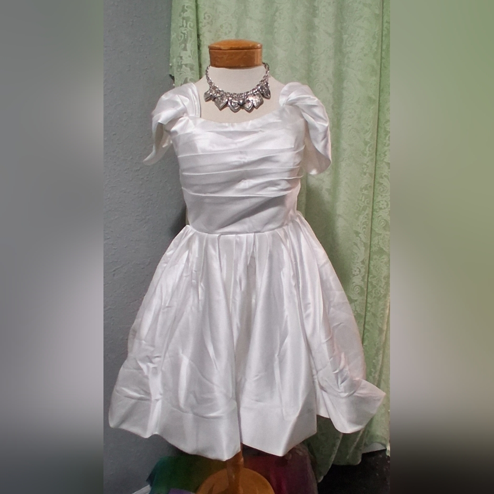 Elegant White Wedding Dress with Puff Sleeves